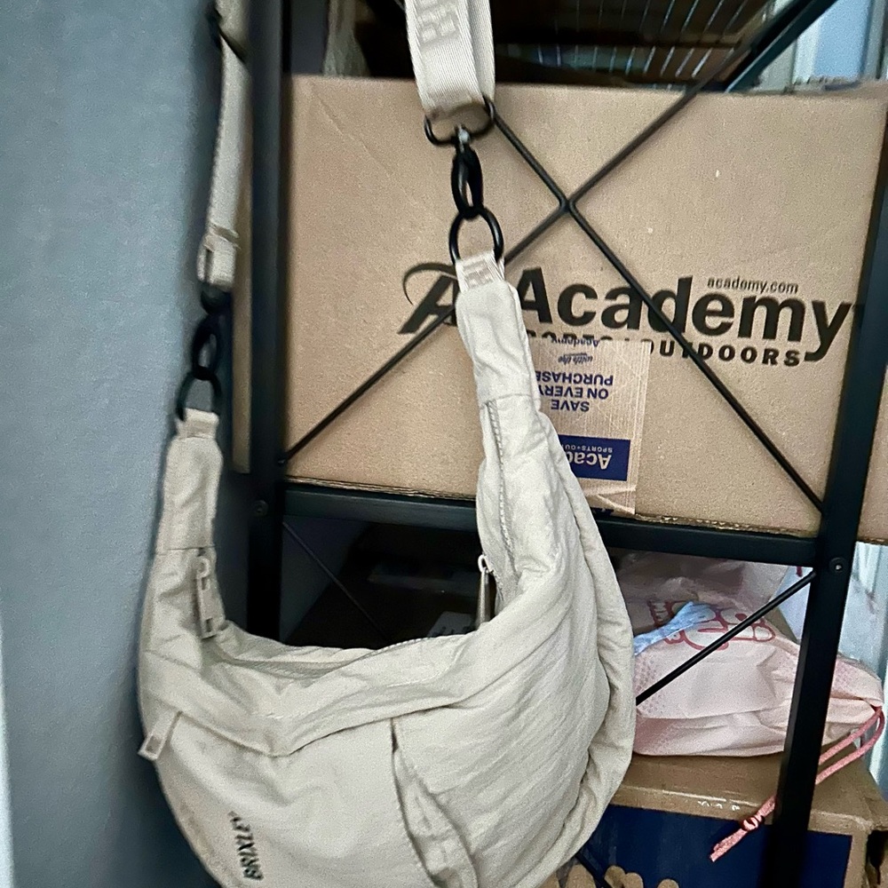 Academy Women’s Cream Crossbody Bag